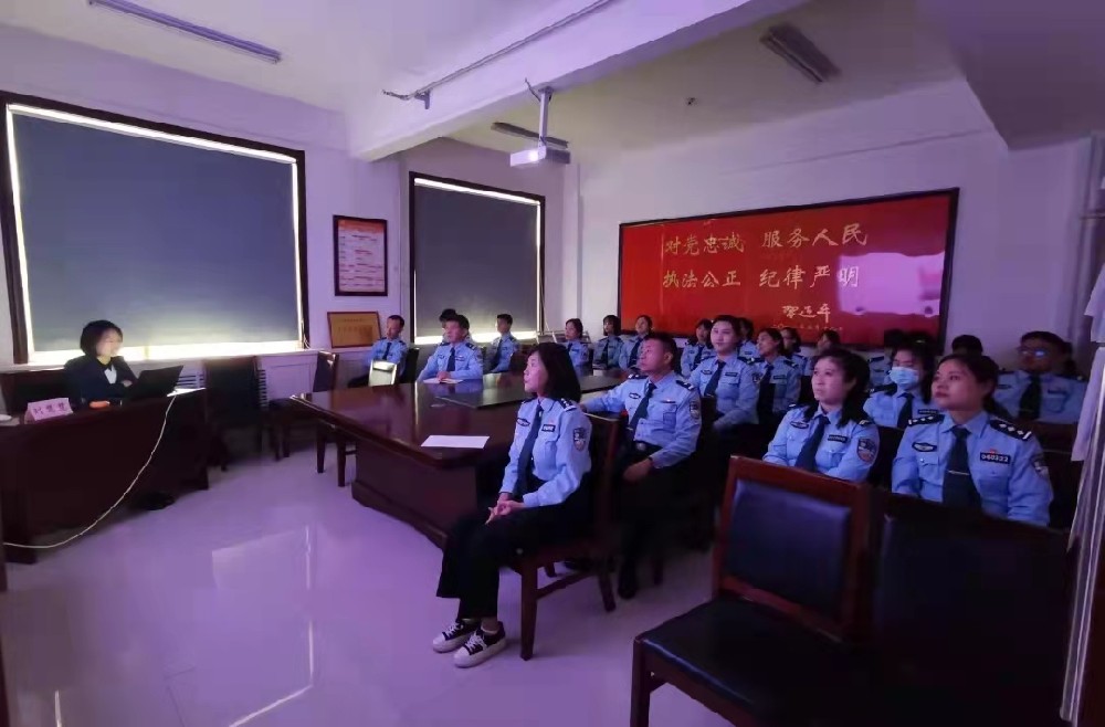 我所刘慧慧律师受邀为长治市公安局高新开发区分局干警进行《···